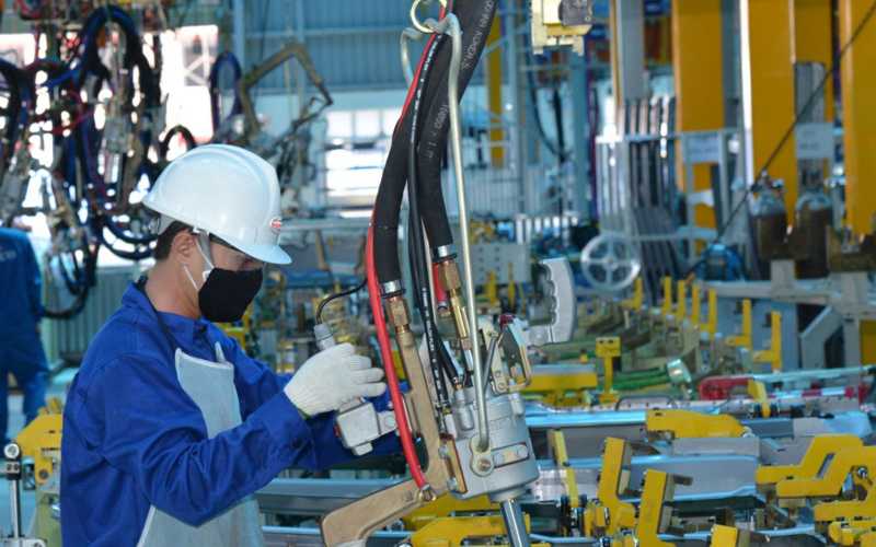 Ngành sản xuất Việt Nam tăng trưởng trở lại vào tháng 7/2025 khi số lượng đơn đặt hàng mới tăng trở lại giúp sản lượng tăng nhanh hơn.