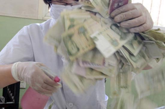 Cực nhọc nghề đếm… tiền ở Trung Quốc - Ảnh 3