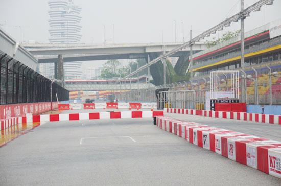 Cận cảnh trường đua tốc độ KF1 ở Singapore - Ảnh 4
