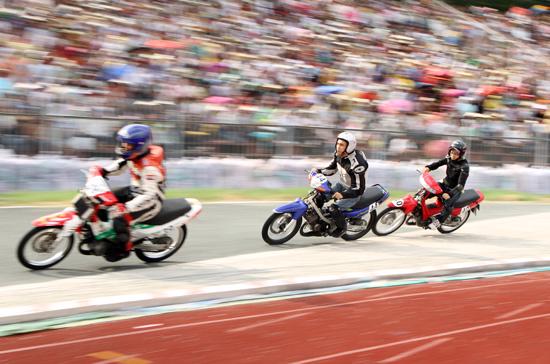 Cuồng nhiệt giải đua môtô thể thao tại Việt Nam - Ảnh 3