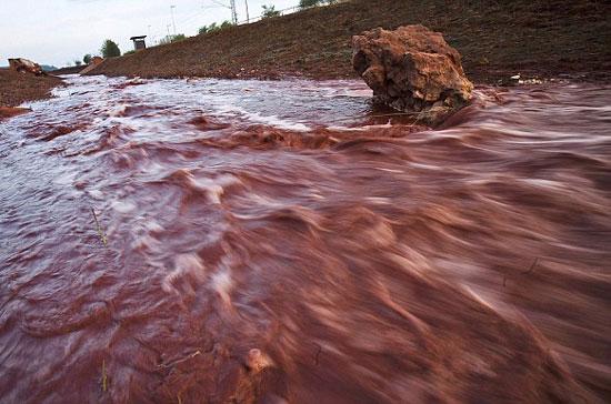 Vỡ hồ chứa bùn đỏ, châu Âu đối mặt thảm họa sinh thái - Ảnh 2
