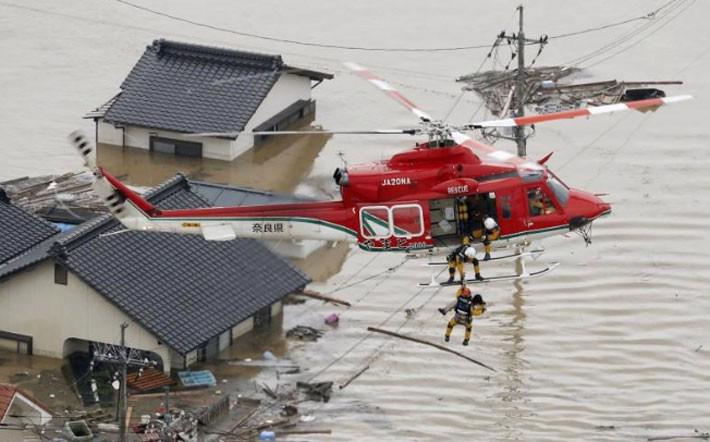 Những hình ảnh về trận mưa lũ lịch sử ở Nhật Bản - Ảnh 7.