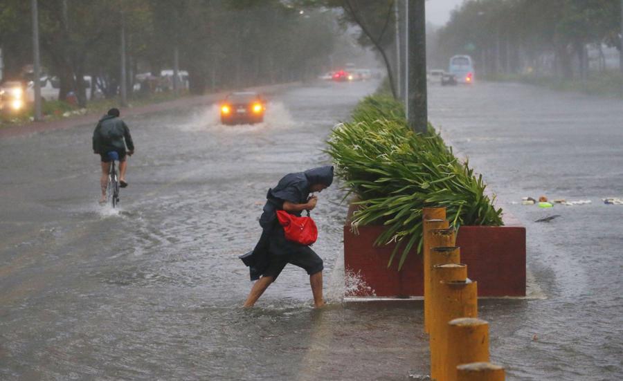 Hình ảnh Philippines sau siêu bão mạnh nhất thế giới từ đầu  năm đổ bộ - Ảnh 2.