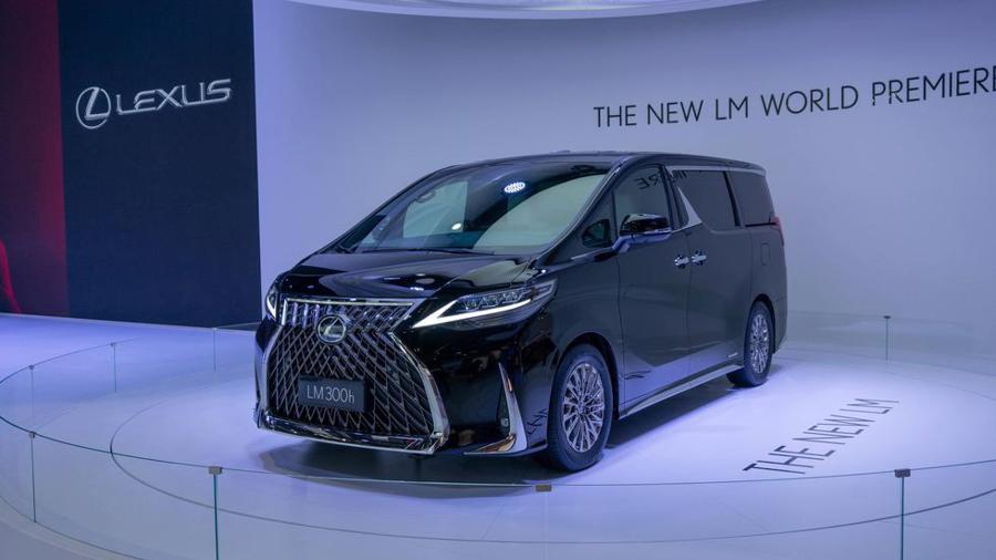 Lexus ra mắt xe chở khách với nội thất xa xỉ - Ảnh 2.