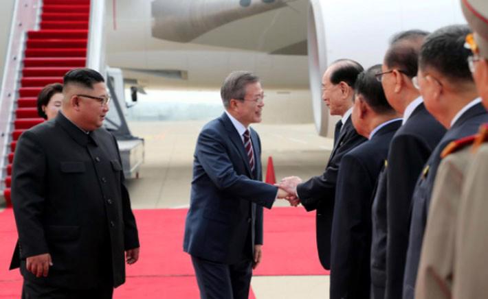 Chùm ảnh Triều Tiên hồ hởi đón Tổng thống Hàn Quốc sang thăm - Ảnh 11.
