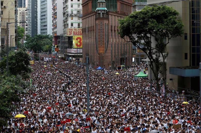 Chùm ảnh Hồng Kông tê liệt vì biểu tình - Ảnh 2.