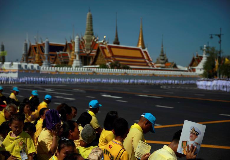 Vua Vajiralongkorn của Thái Lan chính thức đăng quang - Ảnh 11.