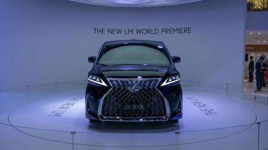 Lexus ra mắt xe chở khách với nội thất xa xỉ - Ảnh 9.