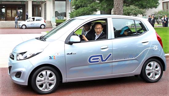 Hyundai trình làng xe hơi chạy điện 100% - Ảnh 1