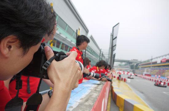 Cận cảnh trường đua tốc độ KF1 ở Singapore - Ảnh 17