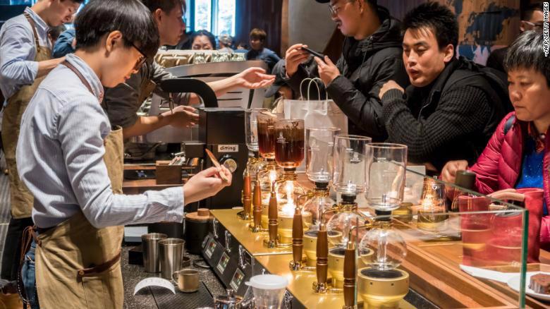 Startup cà phê Trung Quốc tham vọng đánh bại Starbucks - Ảnh 1.