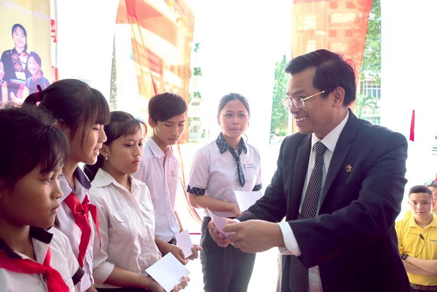 Nam A Bank trao gần 150 suất học bổng tại Đồng Nai - Ảnh 2.
