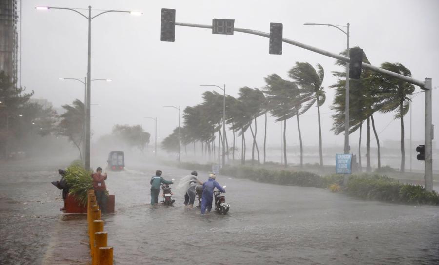 Hình ảnh Philippines sau siêu bão mạnh nhất thế giới từ đầu  năm đổ bộ - Ảnh 3.