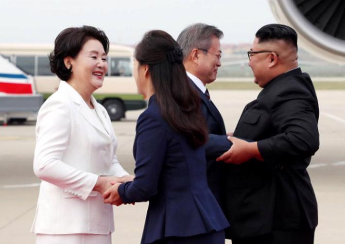 Chùm ảnh Triều Tiên hồ hởi đón Tổng thống Hàn Quốc sang thăm - Ảnh 2.