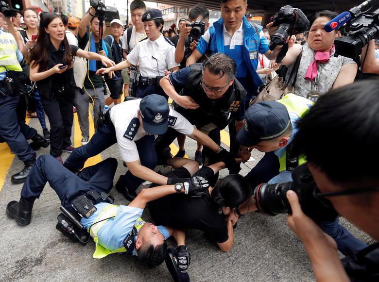 Chùm ảnh Hồng Kông tê liệt vì biểu tình - Ảnh 3.