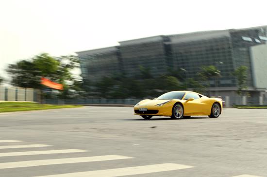Chế ngự Ferrari 458 Italia sắc vàng duy nhất tại Việt Nam - Ảnh 13
