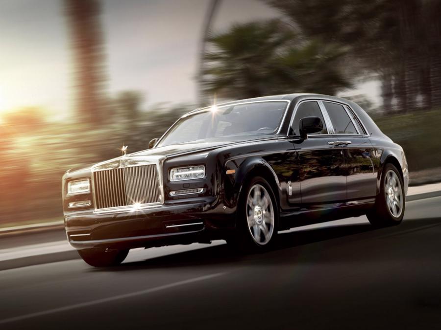 Sở hữu 500 siêu xe Rolls-Royce, Quốc vương Brunei sống xa hoa như thế nào? - Ảnh 13.