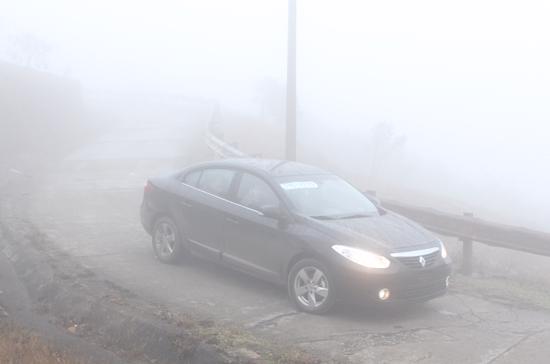 Đánh giá Renault Fluence: “Tỏa sáng” trong sương mù - Ảnh 5