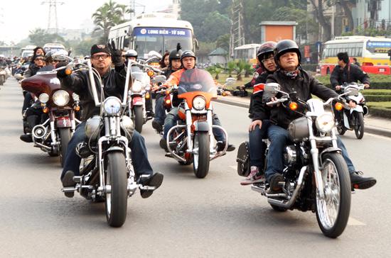 Dàn môtô “khủng” Harley Davidson diễu hành tại Hà Nội - Ảnh 4