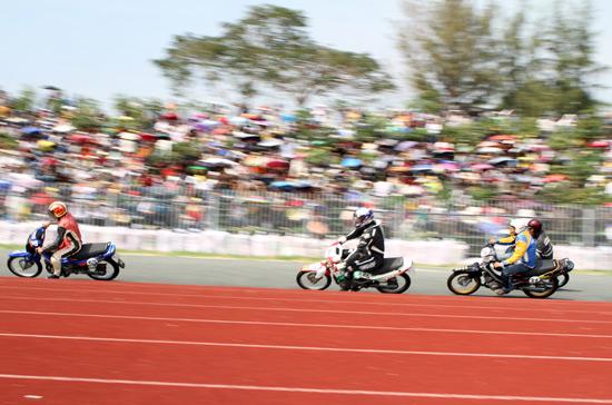 Cuồng nhiệt giải đua môtô thể thao tại Việt Nam - Ảnh 17