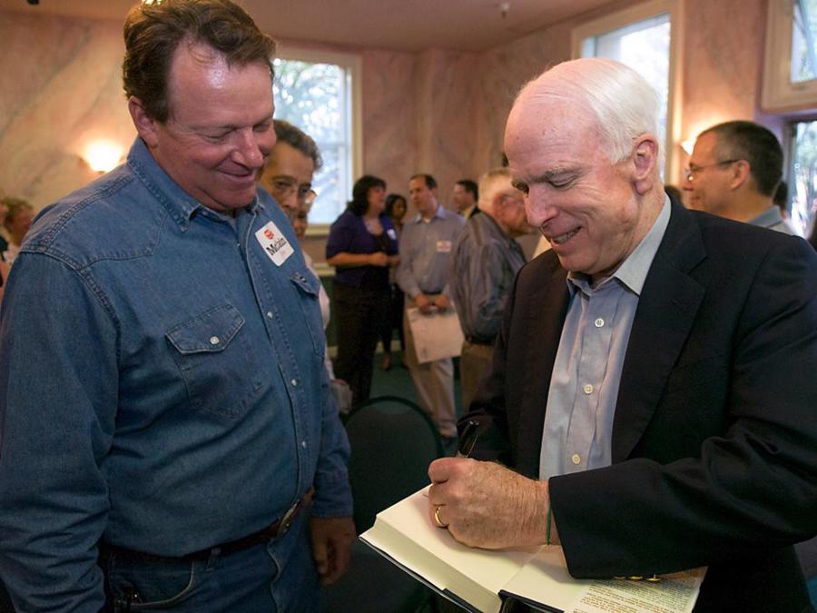 Thượng nghị sĩ John McCain sở hữu tài sản 200 triệu USD - Ảnh 2.