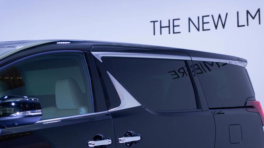 Lexus ra mắt xe chở khách với nội thất xa xỉ - Ảnh 3.