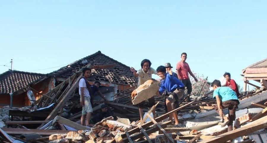 Sóng thần 3m tràn vào thành phố Indonesia sau động đất 7,5 độ - Ảnh 3.