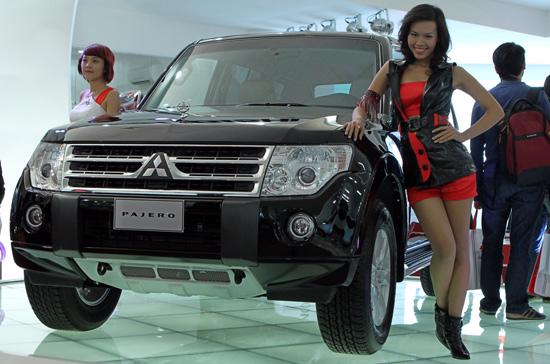“Người đẹp và xe” làm nóng Vietnam Motor Show 2010 - Ảnh 5