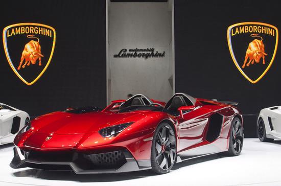 Vén màn siêu xe mui trần đầu tiên của Lamborghini - Ảnh 2