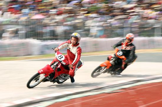 Cuồng nhiệt giải đua môtô thể thao tại Việt Nam - Ảnh 18