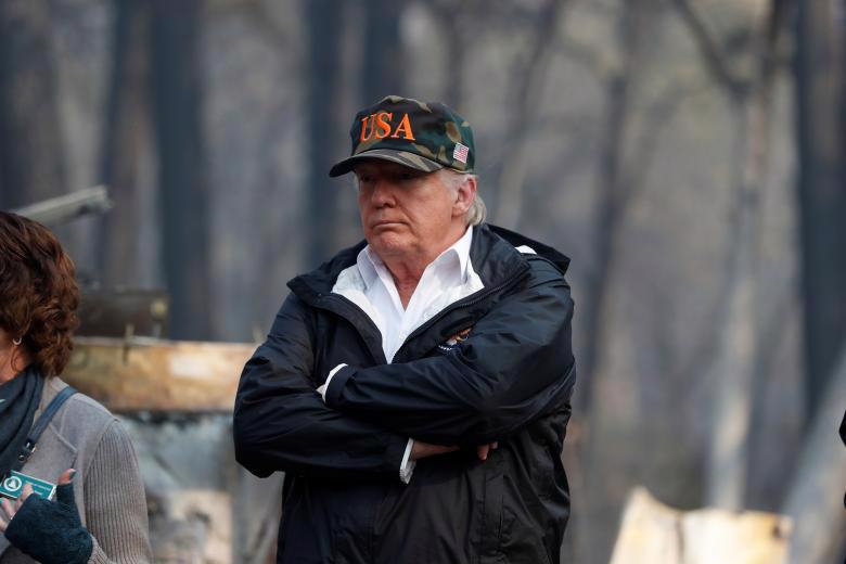 Tổng thống Trump thăm thị trấn Mỹ bị cháy rừng thiêu rụi - Ảnh 4.