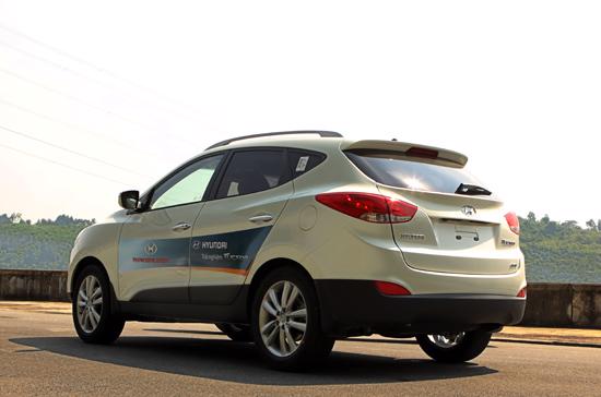 Hyundai Tucson 2010 thể hiện sức mạnh - Ảnh 2