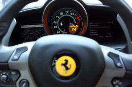 “Cưỡi ngựa chiến” Ferrari 458 Italia trên đường Hà Nội - Ảnh 15