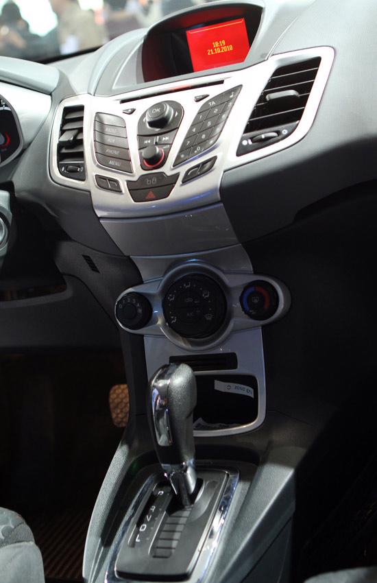 Cận cảnh Ford Fiesta Hatchback - Ảnh 6
