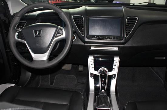 Luxgen5 sedan: Xe “sành” công nghệ - Ảnh 4