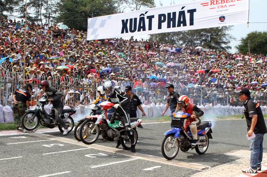 Cuồng nhiệt giải đua môtô thể thao tại Việt Nam - Ảnh 1