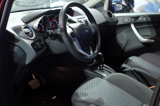 Cận cảnh Ford Fiesta Hatchback - Ảnh 4