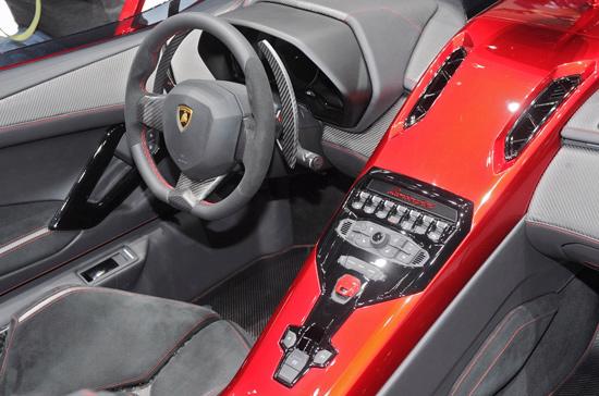 Vén màn siêu xe mui trần đầu tiên của Lamborghini - Ảnh 4