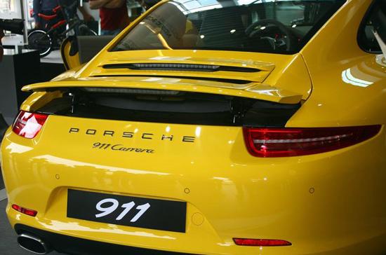 “Siêu phẩm” Porsche 911 Carrera 2012 đến Việt Nam - Ảnh 4