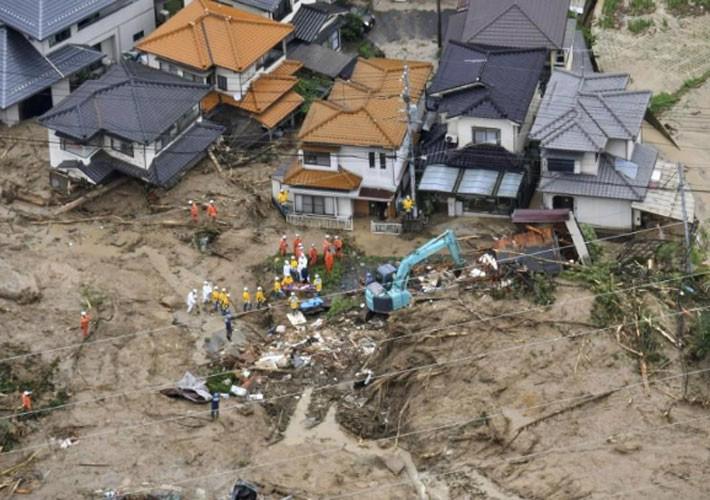 Những hình ảnh về trận mưa lũ lịch sử ở Nhật Bản - Ảnh 11.