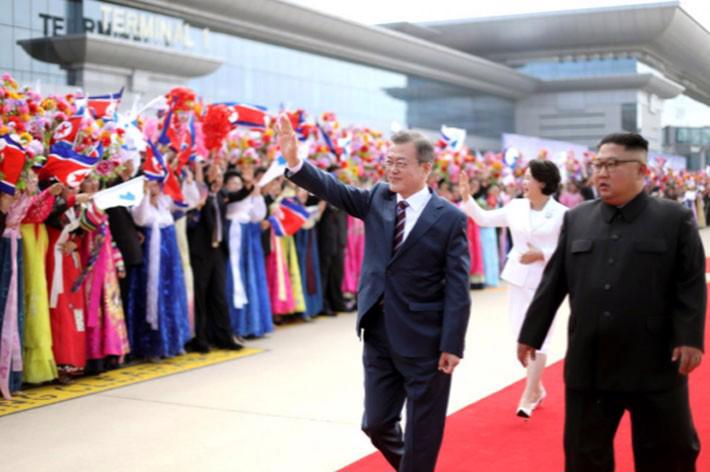 Chùm ảnh Triều Tiên hồ hởi đón Tổng thống Hàn Quốc sang thăm - Ảnh 6.