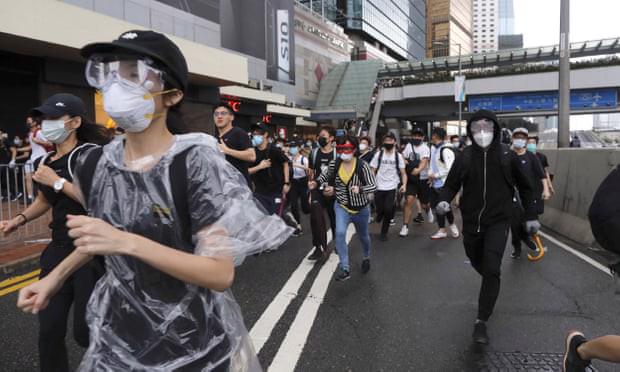 Hàng chục nghìn người biểu tình, quận tài chính Hồng Kông tê liệt - Ảnh 3.