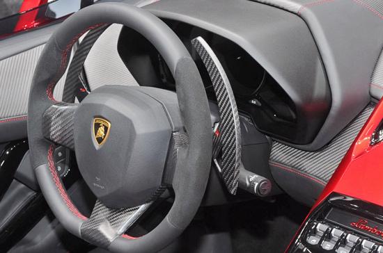Vén màn siêu xe mui trần đầu tiên của Lamborghini - Ảnh 5