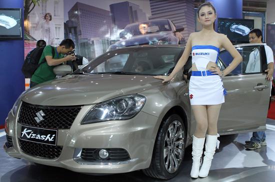 “Người đẹp và xe” làm nóng Vietnam Motor Show 2010 - Ảnh 10