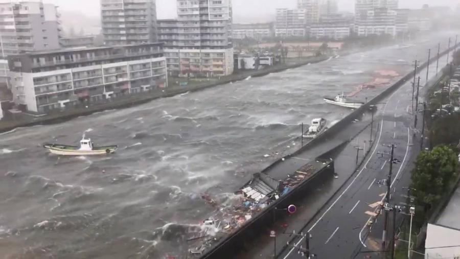 Hình ảnh sau cơn bão mạnh nhất 25 năm ập vào Nhật Bản - Ảnh 7.
