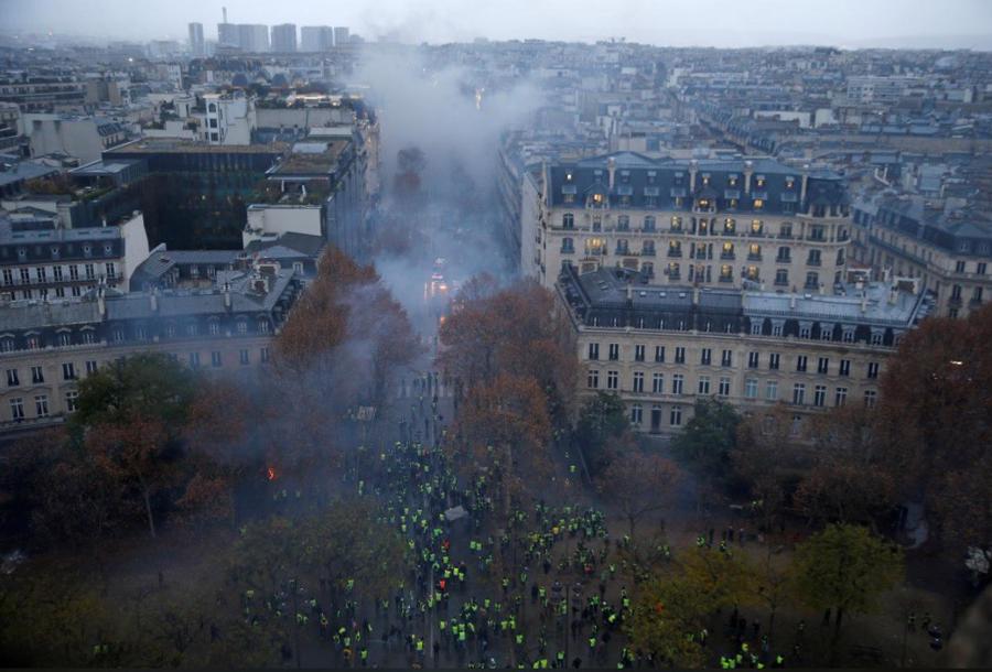 Biểu tình lớn biến thành bạo loạn tại Paris - Ảnh 8.