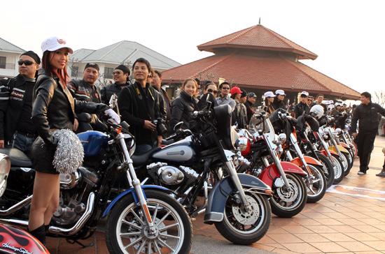 Dàn môtô “khủng” Harley Davidson diễu hành tại Hà Nội - Ảnh 10