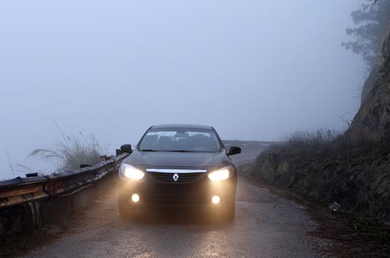 Đánh giá Renault Fluence: “Tỏa sáng” trong sương mù - Ảnh 1