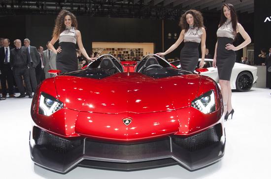 Vén màn siêu xe mui trần đầu tiên của Lamborghini - Ảnh 6