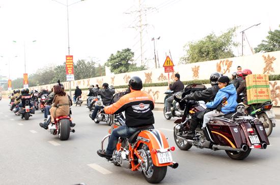Dàn môtô “khủng” Harley Davidson diễu hành tại Hà Nội - Ảnh 3